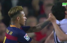 Thua trận, Neymar cay cú tát đối thủ