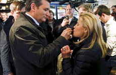 Ông Ted Cruz từng là khách của tú bà Palfrey?