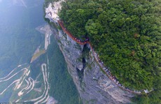 Trung Quốc khánh thành cây cầu 'vừa đi vừa run'
