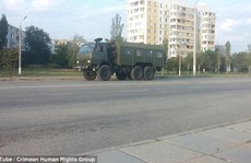Xe tăng Nga rầm rộ áp sát biên giới Ukraine