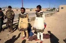 Phát hiện tay súng IS mặc...váy tháo chạy khỏi Mosul