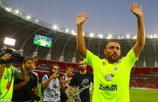 Cầu thủ Chapecoense sống sót vụ máy bay rơi trở lại sân cỏ