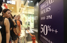 TP HCM: Đông nghẹt người xếp hàng mua đồ giảm giá ngày Black Friday