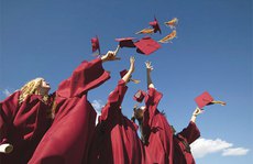 Trường ĐH Luật TP HCM trần tình về khoản thu cho lễ tốt nghiệp