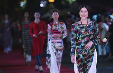 Trình diễn thời trang áo dài trên phố đi bộ Nguyễn Huệ