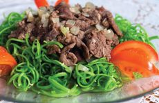 Không cầu kỳ, hoa lá