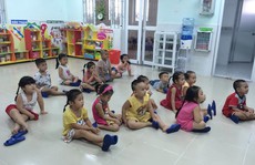 Công nhân bí chỗ gửi con