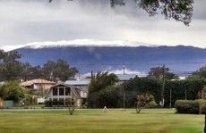 Tuyết rơi dày hiếm có ở Hawaii