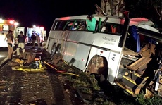 Cướp chặn xe gây tai nạn, hơn 30 người thương vong