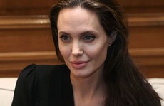 Angelina Jolie vẫn vững vàng sau hôn nhân tan vỡ