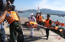 Biên Phòng Đà Nẵng và Hải quân Mỹ diễn tập cứu nạn trên sông Hàn