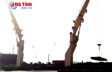 Kiểm tra tàu chở trên 160 tấn chất bùn bauxite Formosa nhập về