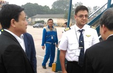 Bộ trưởng Thăng chỉ đạo máy bay mất áp suất lốp hạ cánh