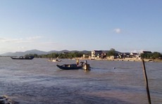 Tìm thấy thi thể cháu bé rơi xuống sông Gianh