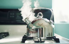 Nguy hiểm chết người khi uống nước đun sôi lại nhiều lần