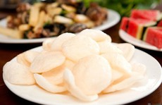 Bán bánh phồng tôm thu gần 20 tỉ mỗi tháng