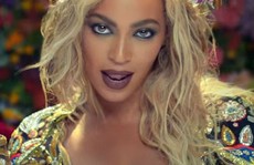 Sản phẩm của Beyonce và Coldplay bị người Ấn chỉ trích