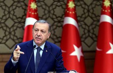 Ông Erdogan thoát chết nhờ 'máy bay truy sát hết nhiên liệu'
