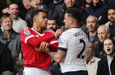 M.U 'dâng' 3 điểm cho Tottenham bám đuổi Leicester