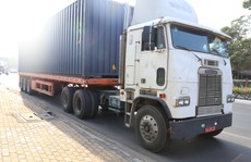 Liên tiếp bắt xe container mang biển đỏ giả ở Bình Dương