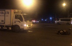 Xe tải tông văng xe máy trên đường Phạm Văn Đồng giữa đêm