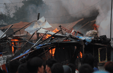 4 tiệm tạp hóa ở làng Đại học Thủ Đức bốc cháy dữ dội
