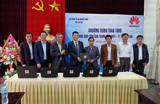 Huawei Việt Nam tặng máy tính
