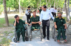 Thành ủy TP HCM thăm, tặng quà thương bệnh binh