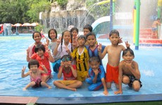 CapitaLand Việt Nam tổ chức “Ngày hội bơi lội” cho trẻ em đường phố