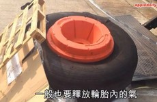 Lốp máy bay phát nổ, giết chết 1 người