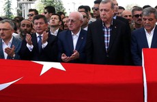 Bắt trợ lý hàng đầu, Tổng thống Thổ Nhĩ Kỳ quyết diệt “virus” đảo chính