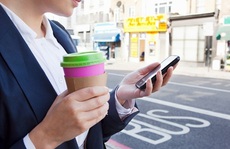 Trẻ nhỏ thoái hóa đốt sống cổ vì smartphone