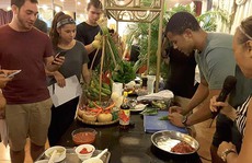 Sinh viên Mỹ tìm hiểu văn hóa ẩm thực Việt