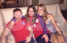 Rooney xin lỗi vụ “say rượu, vui vẻ với 2 chân dài”