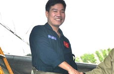 Đưa phi công Su-30 Nguyễn Hữu Cường về cảng Cửa Hội