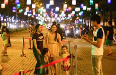 Đêm trung thu, giới trẻ Sài Gòn thích thú với lồng đèn Pokemon