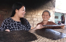 Thạc sĩ kinh tế bán bánh tráng dừa kiếm 2 triệu đồng/ngày