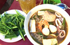 Ngon ngọt bún cá hồi 'đồn thổi' ở Phan Thiết