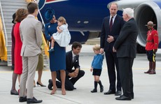 Hoàng tử bé nước Anh hờ hững với Thủ tướng Canada