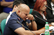 Cảnh sát trưởng Philippines nức nở thề sát cánh với tổng thống