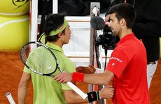 Djokovic chật vật vượt Nishikori, hẹn Murray ở chung kết