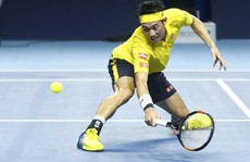 Nishikori thắng trận 300, Djokovic vượt ải đầu ở Paris Masters