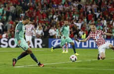 Xem bàn thắng vàng đưa Bồ Đào Nha vào tứ kết gặp Ba Lan