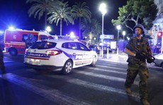 Người dân Pháp mở rộng cửa sau vụ khủng bố đẫm máu