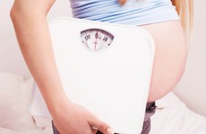 Con béo phì do mẹ tăng cân nhiều, đường huyết cao