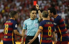 Mascherano bị đuổi, Barca thắng nghẹt thở Sevilla