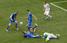 Xem thủ môn Hungary 'vồ ếch', hậu vệ Iceland đốt lưới nhà
