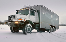 Căn nhà di động Mercedes-Benz Zetros 6x6 Mobile Home giá 2 triệu USD