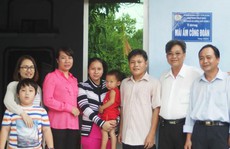 Trao mái ấm cho đoàn viên khó khăn