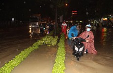 Biên Hòa cho học sinh nghỉ sớm để tránh mưa ngập, kẹt xe